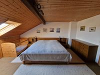 gro&szlig;es Schlafzimmer OG Betten